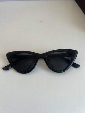 Classic Cat-Eye Sunglasses